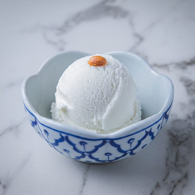 Homemade Coconut Ice Cream no Topping.